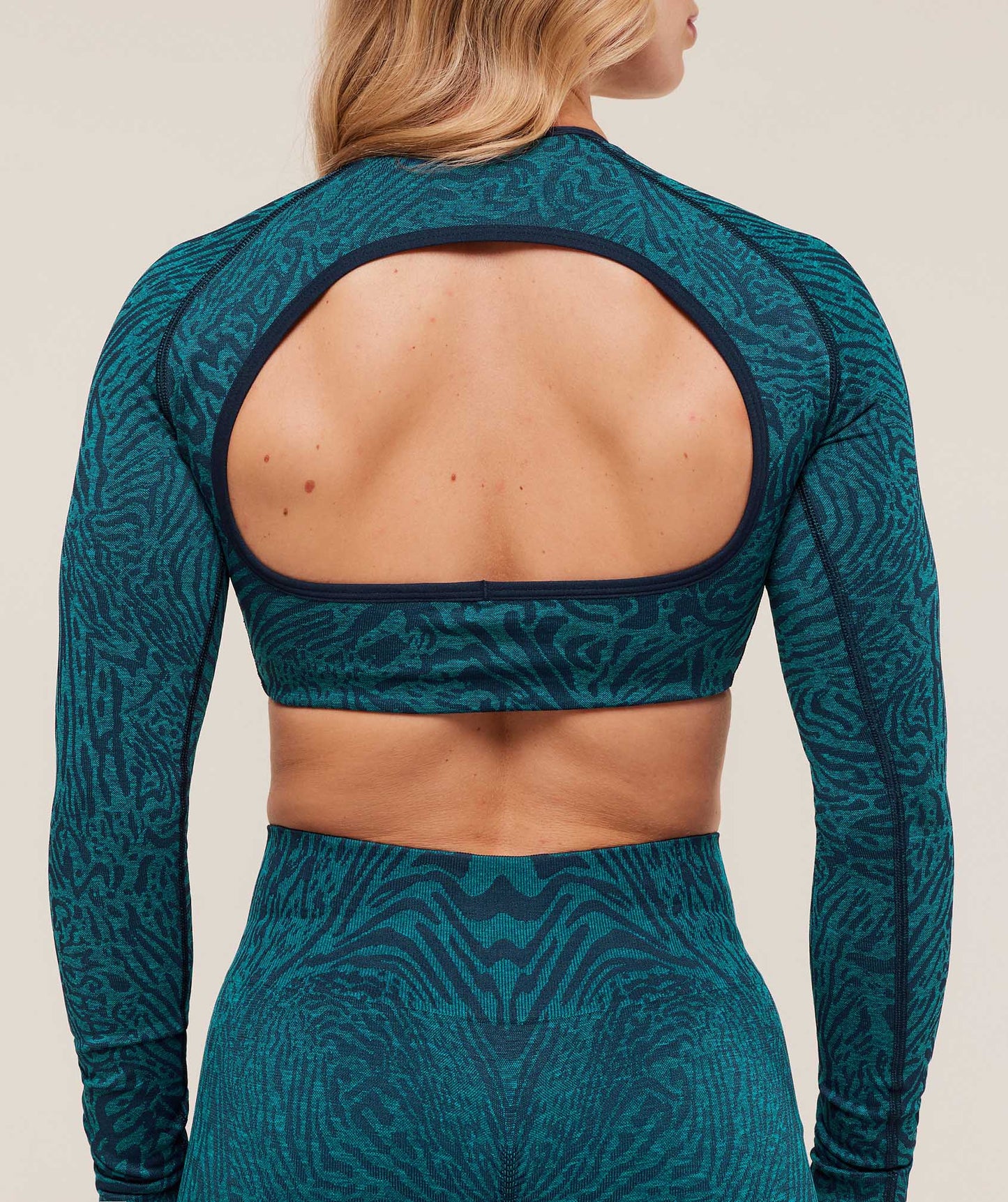 Adapt Animal Long Sleeve Crop Top - US 4195