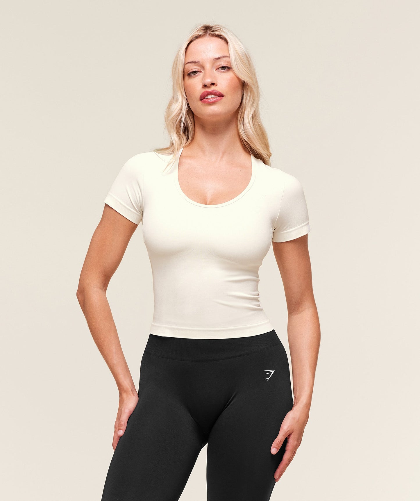 Everyday Seamless Tight Fit Crew Neck Tee - US 5840