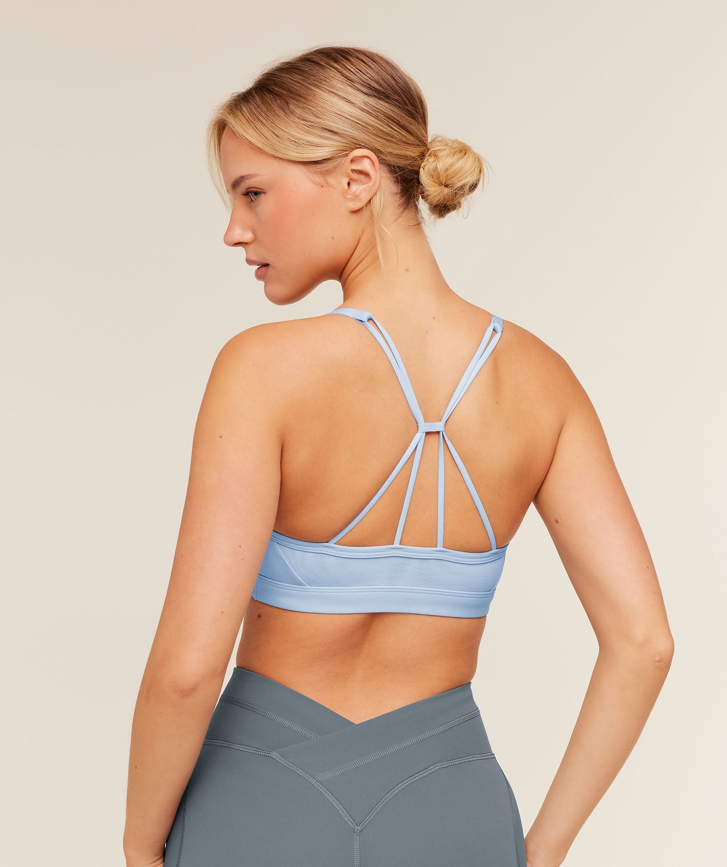 Ruched Strappy Sports Bra - US 3182