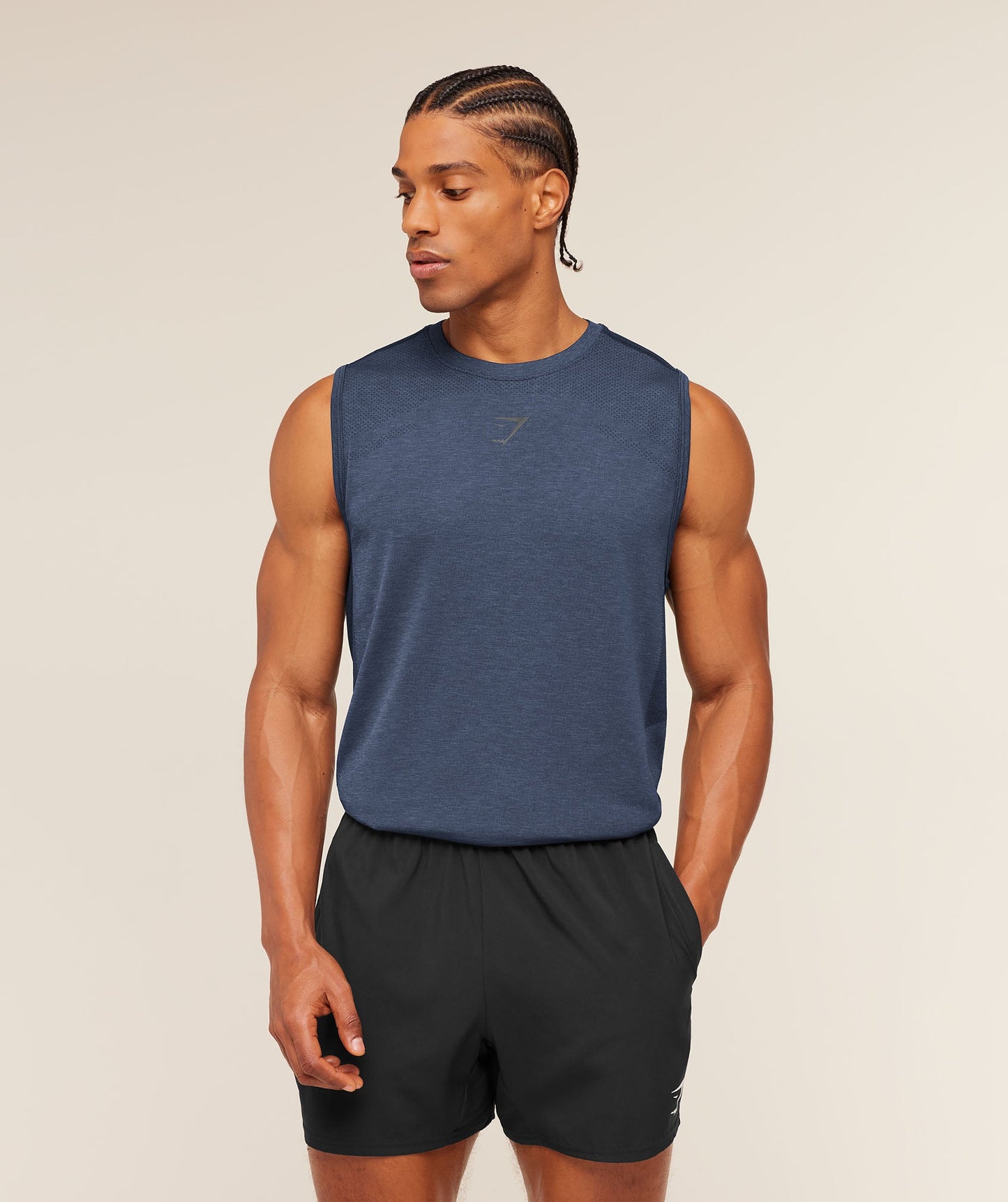 Lightweight Seamless Tank - US 8933